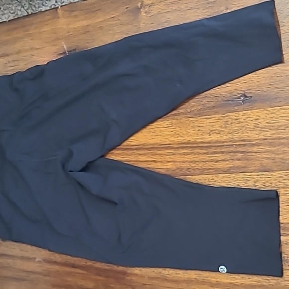 lululemon athletica Pants - Lululemon high rise crop legging Size 12.